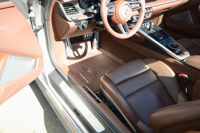 2021 Porsche 992 Targa 4 & 4S - Image 17 of 26