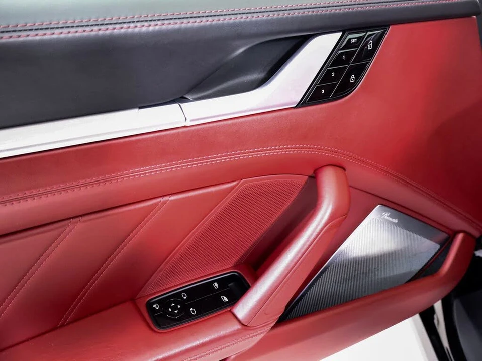 2021 Porsche 992 Targa 4 & 4S - Image 25 of 31