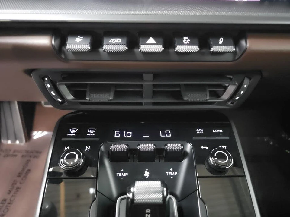 2021 Porsche 992 Targa 4 & 4S - Image 18 of 31