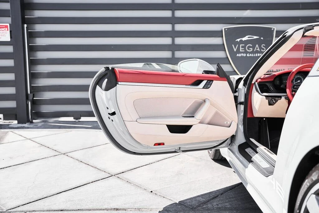 2021 Porsche 992 Targa 4 & 4S - Image 29 of 31