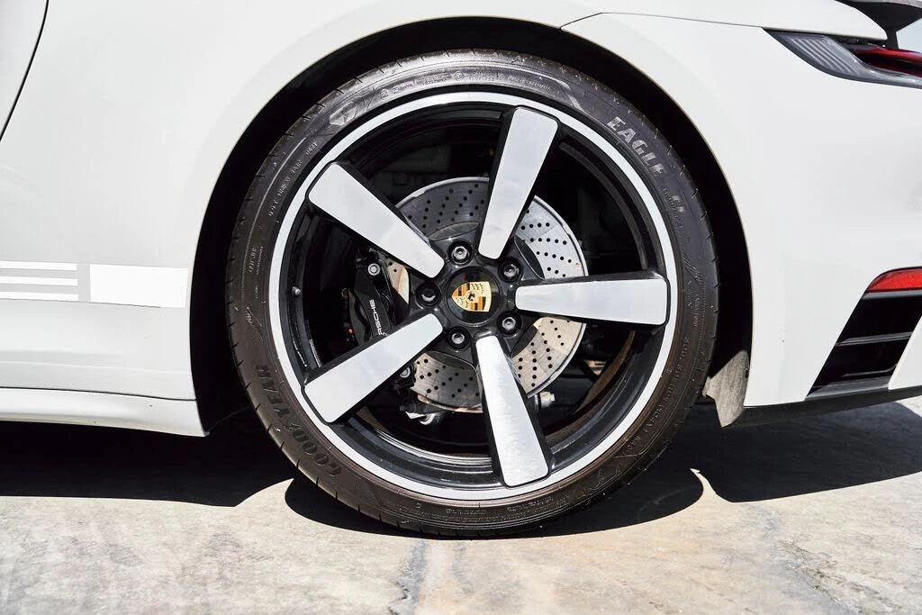 2021 Porsche 992 Targa 4 & 4S - Image 23 of 31