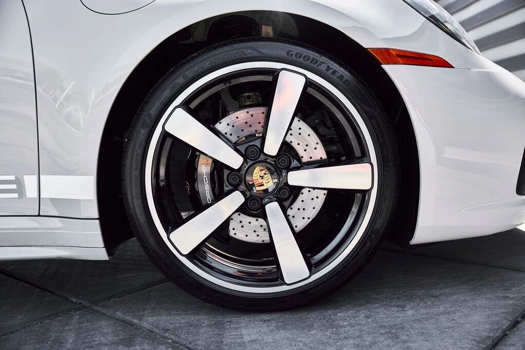 2021 Porsche 992 Targa 4 & 4S - Image 25 of 31