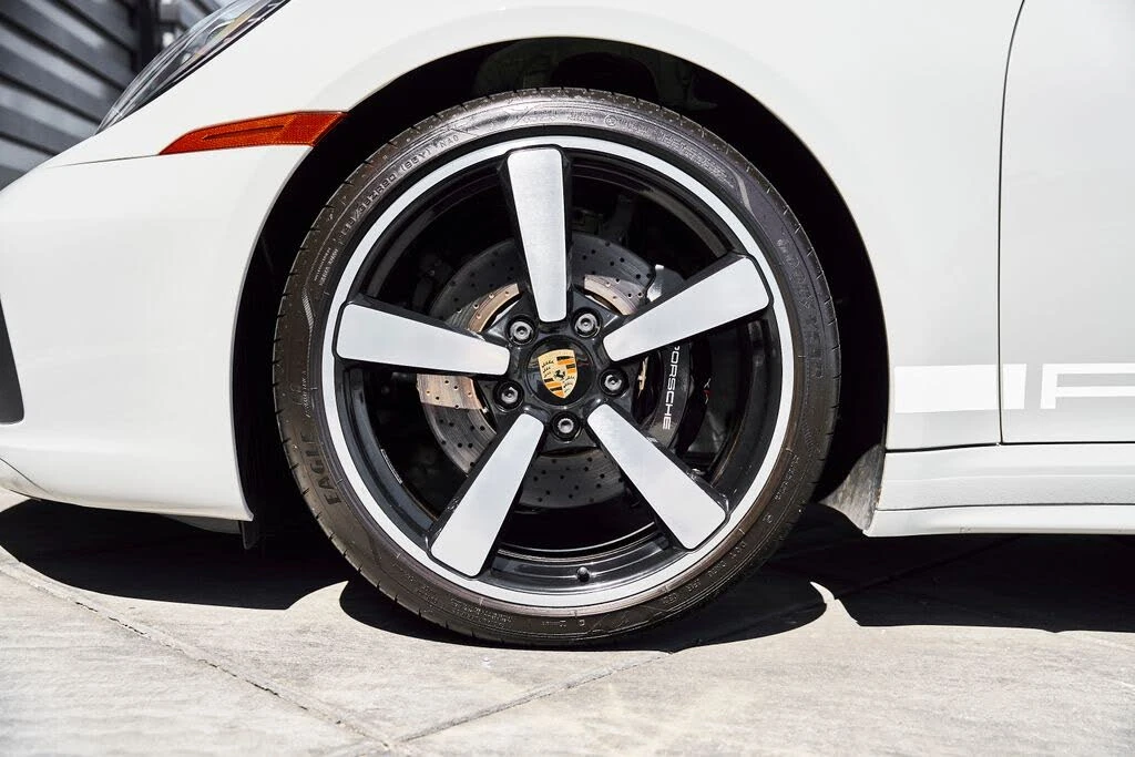 2021 Porsche 992 Targa 4 & 4S - Image 3 of 31