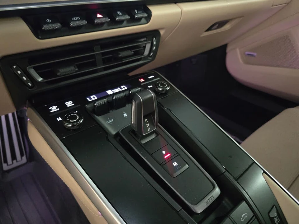 2021 Porsche 992 Targa 4 & 4S - Image 16 of 31