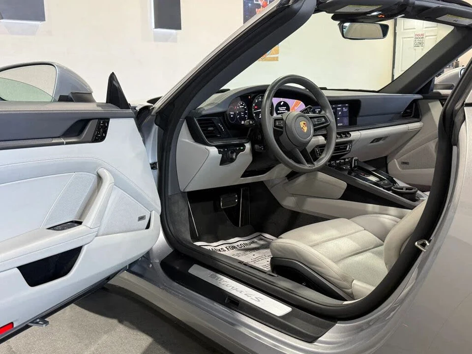 2021 Porsche 992 Targa 4 & 4S - Image 24 of 31