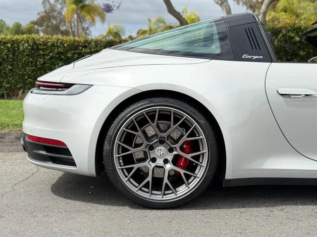 2021 Porsche 992 Targa 4 & 4S - Image 9 of 31