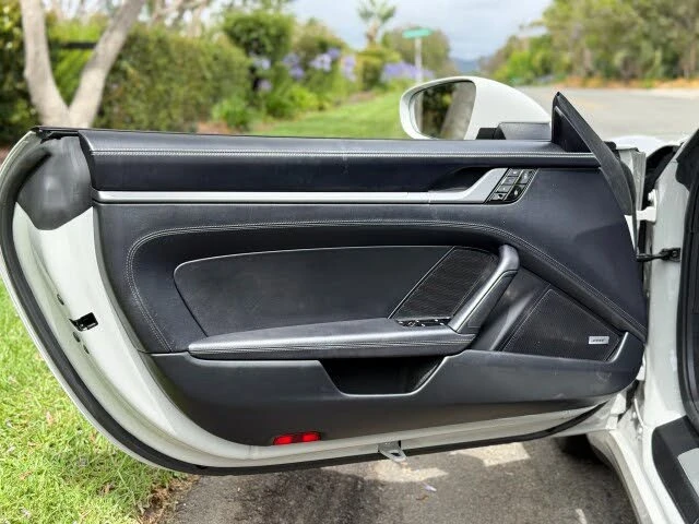 2021 Porsche 992 Targa 4 & 4S - Image 15 of 31