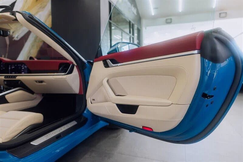 2021 Porsche 992 Targa 4 & 4S - Image 27 of 31