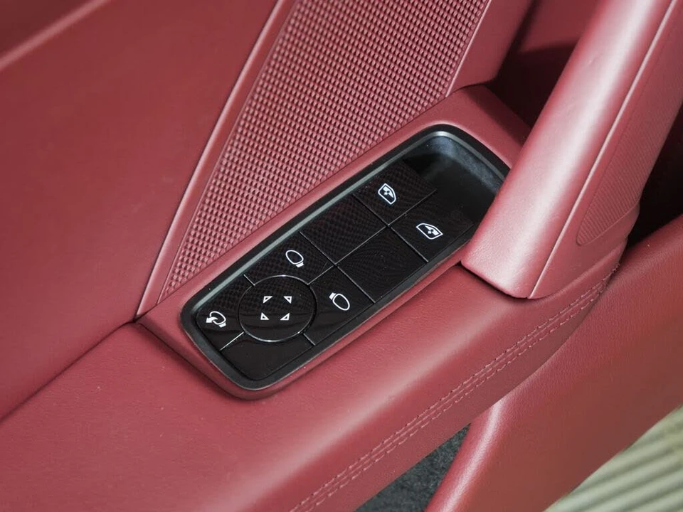 2021 Porsche 992 Targa 4 & 4S - Image 26 of 31