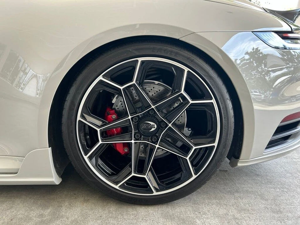 2021 Porsche 992 Targa 4 & 4S - Image 15 of 31
