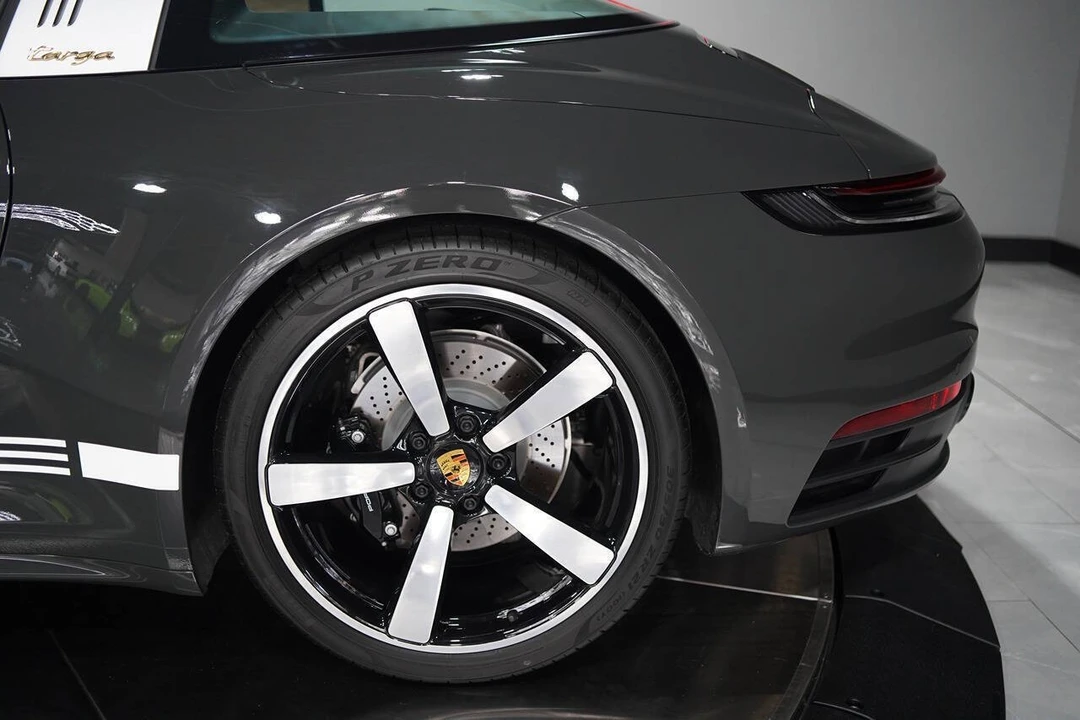 2021 Porsche 992 Targa 4 & 4S - Image 22 of 31