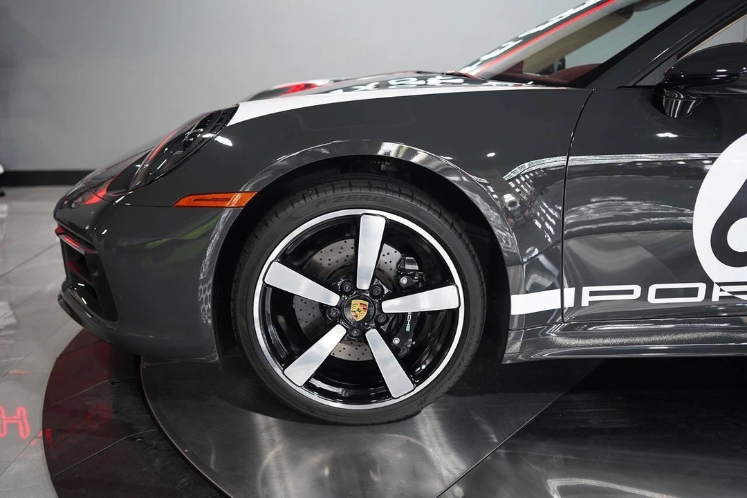 2021 Porsche 992 Targa 4 & 4S - Image 13 of 31