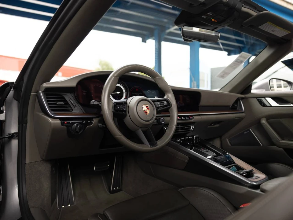 2021 Porsche 992 Targa 4 & 4S - Image 4 of 5