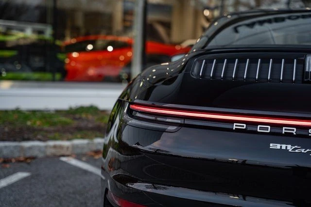 2021 Porsche - Image 23 of 31