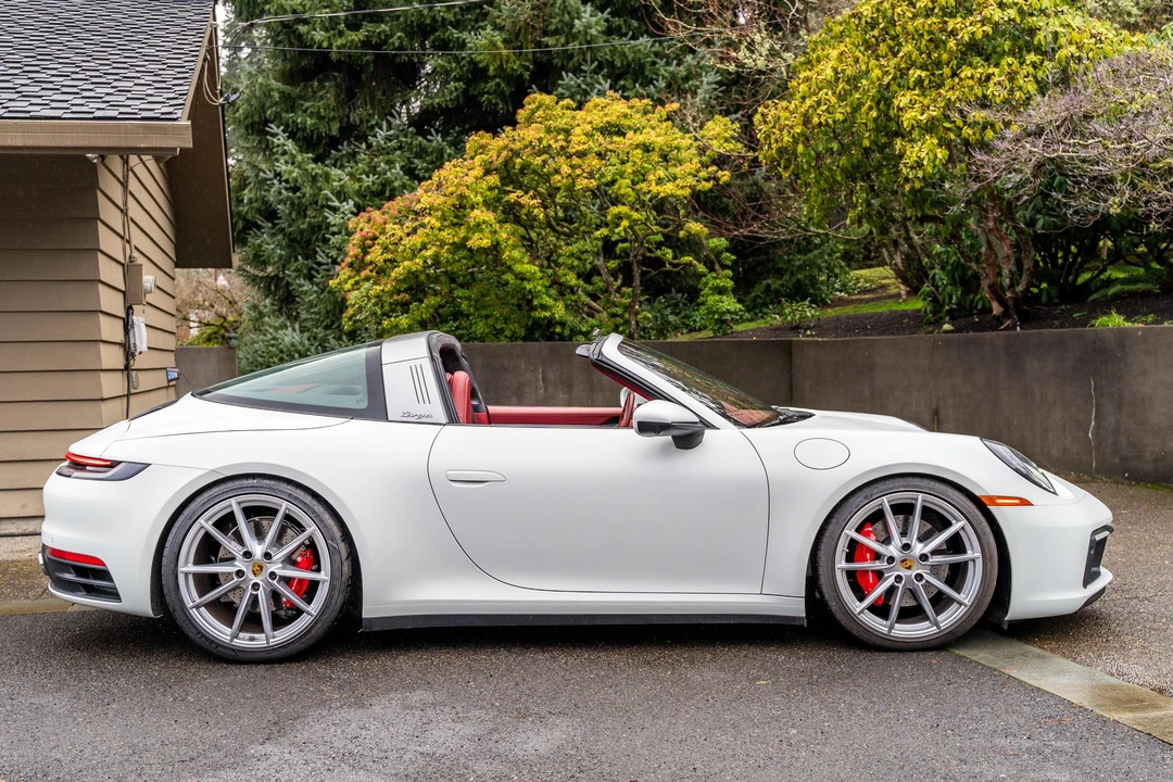 2021 Porsche 992 Targa 4 & 4S - Image 16 of 31