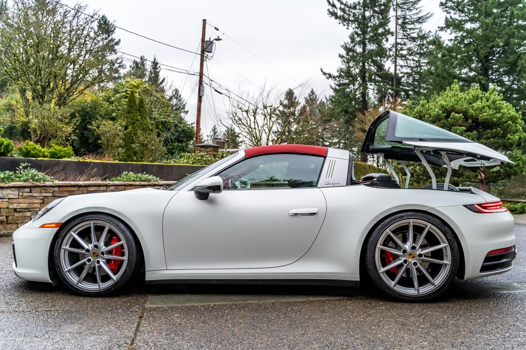 2021 Porsche 992 Targa 4 & 4S - Image 11 of 31