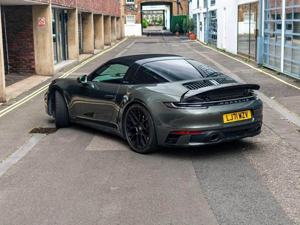 2021 Porsche 992 Targa 4 & 4S - Image 27 of 30