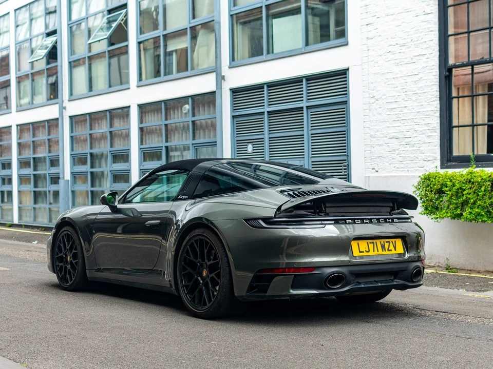2021 Porsche 992 Targa 4 & 4S - Image 28 of 30