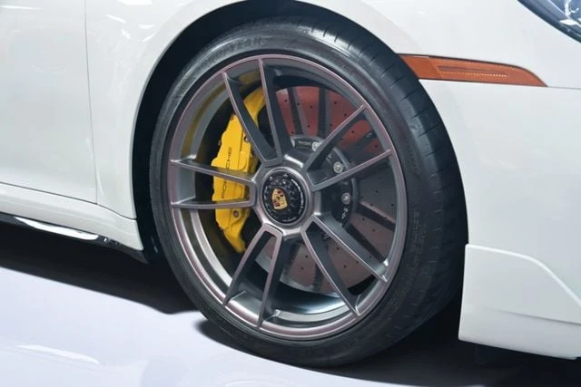 2021 Porsche 992 Carrera - Image 8 of 31