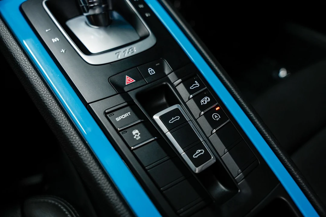 2021 Porsche 718 Boxster - Image 15 of 31