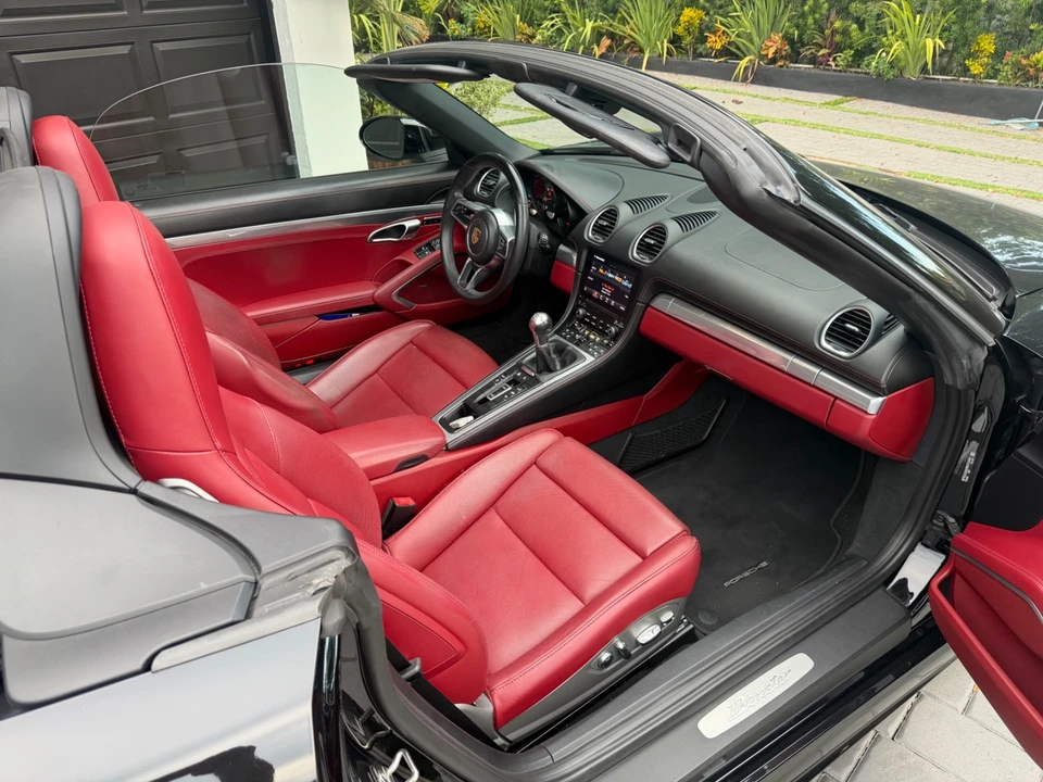 2021 Porsche 718 Boxster - Image 26 of 31
