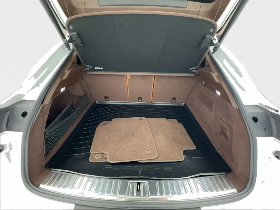 2021 Porsche - Image 16 of 31