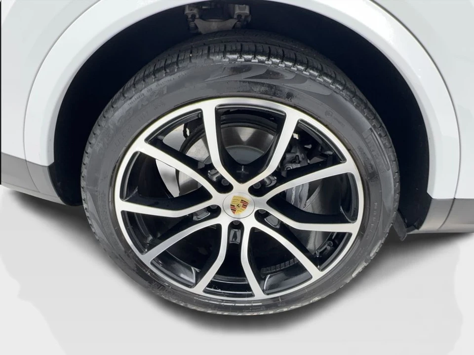 2021 Porsche - Image 14 of 31