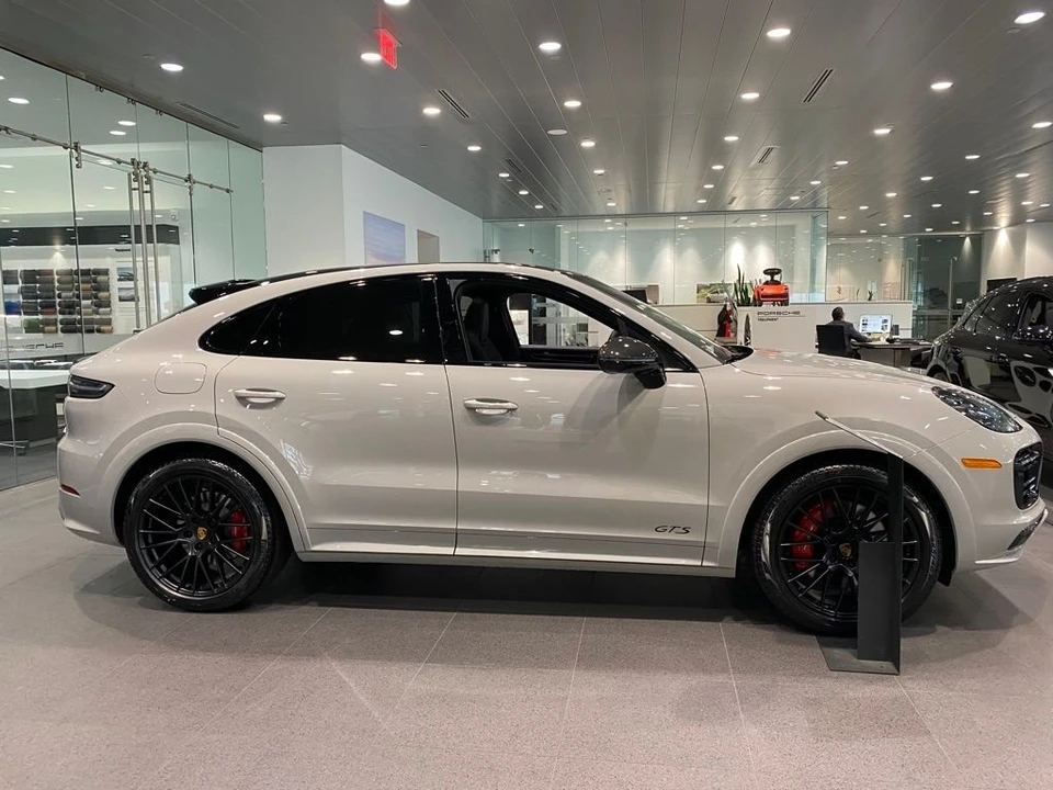 2021 Porsche 9Y0/9Y3 Cayenne GTS - Image 2 of 13