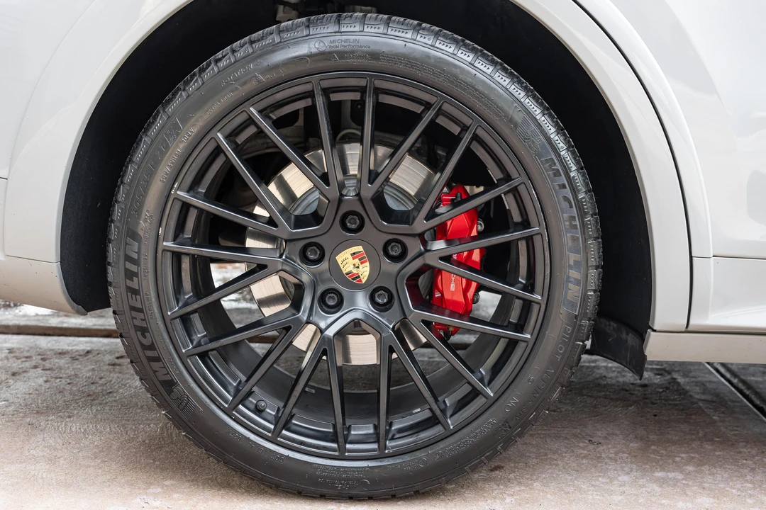 2021 Porsche 9Y0/9Y3 Cayenne GTS - Image 27 of 31