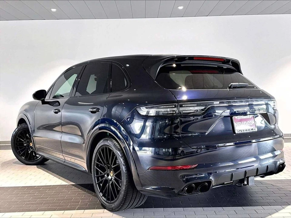 2021 Porsche 9Y0/9Y3 Cayenne GTS - Image 3 of 5