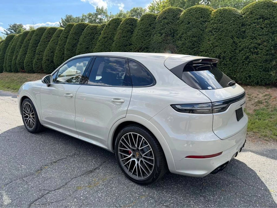 2021 Porsche 9Y0/9Y3 Cayenne GTS - Image 3 of 5