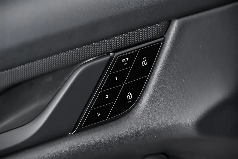 2021 Porsche Cayman - Image 13 of 31