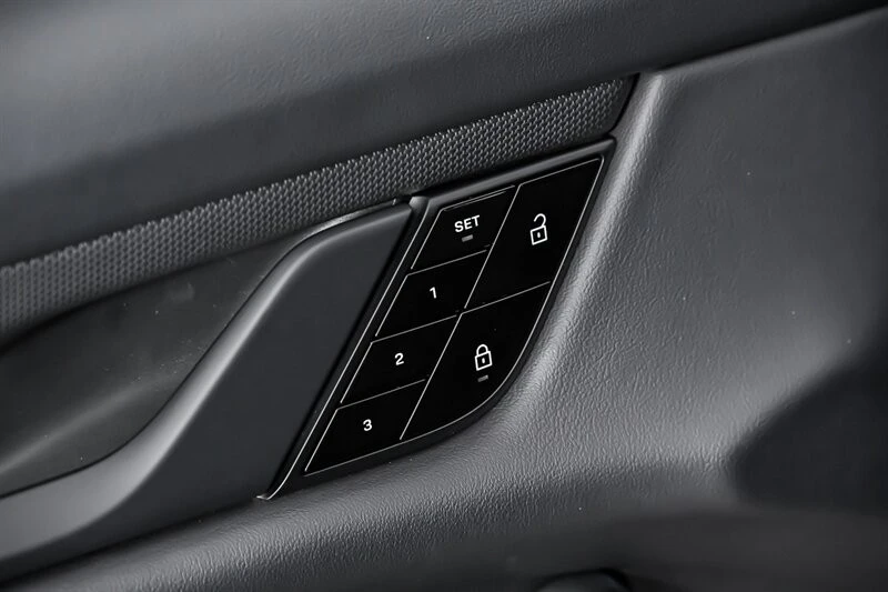 2021 Porsche Cayman - Image 14 of 31