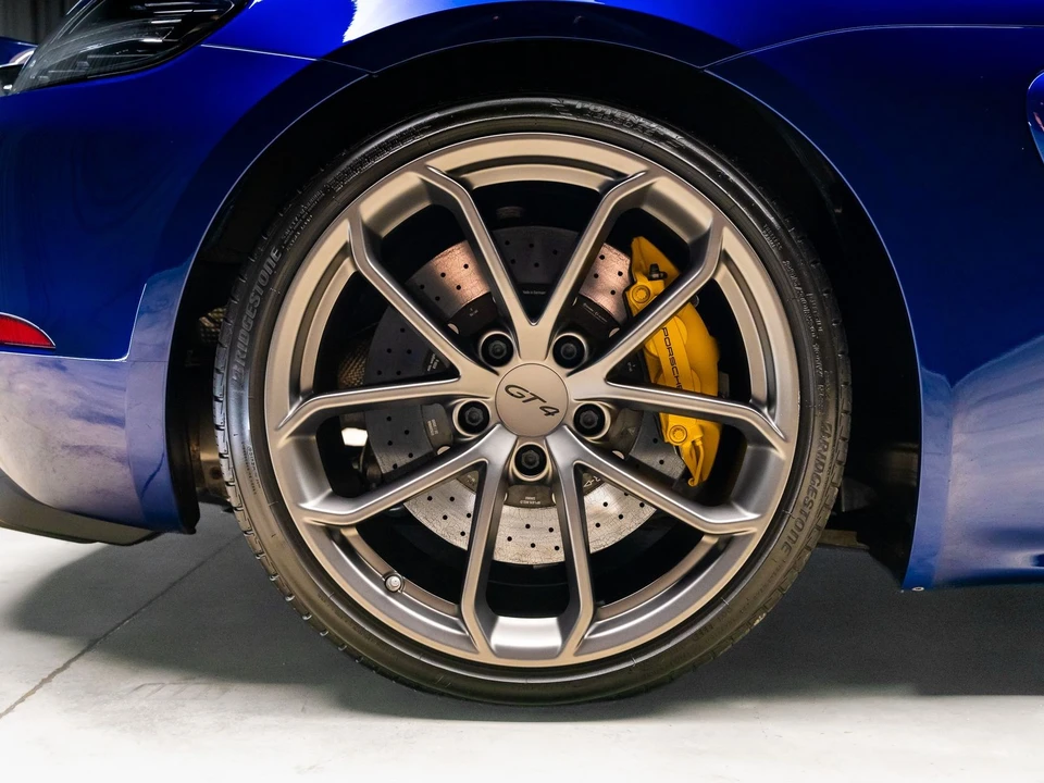 2021 Porsche 718 Cayman GT4 - Image 27 of 31