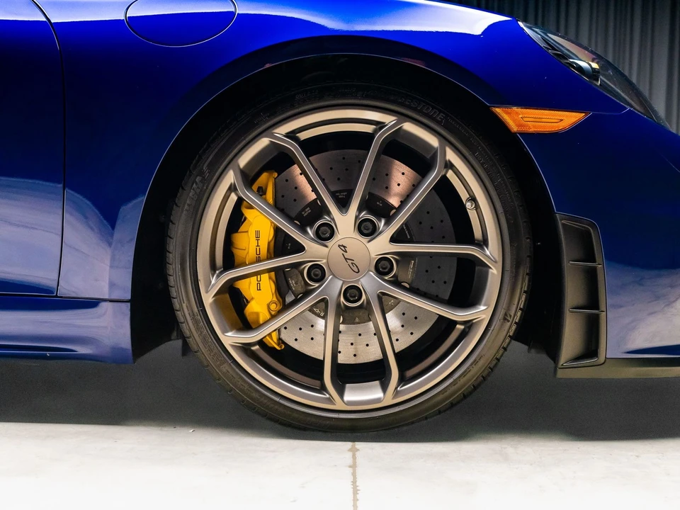 2021 Porsche 718 Cayman GT4 - Image 25 of 31