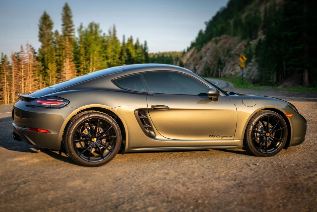 2021 Porsche 718 Cayman - Image 2 of 10