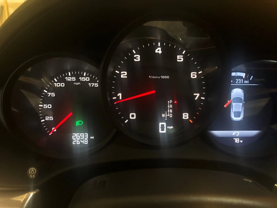 2021 Porsche 718 Cayman - Image 9 of 10