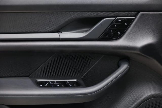 2021 Porsche 718 Cayman - Image 11 of 31