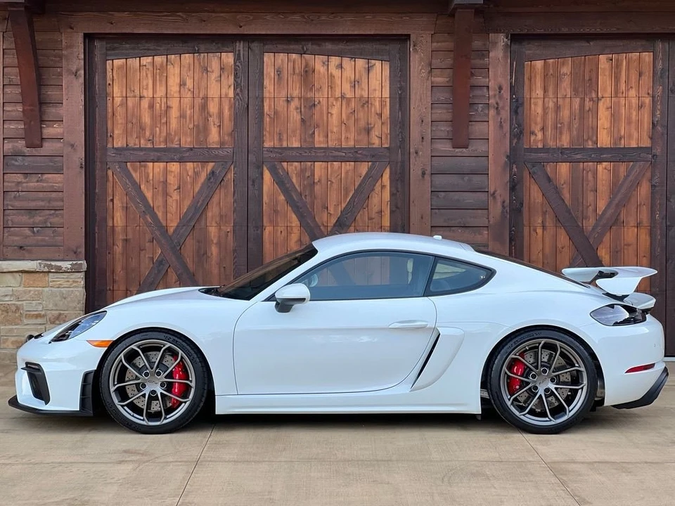 2021 Porsche 718 Cayman GT4 - Image 5 of 24