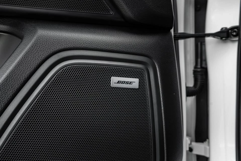 2021 Porsche Macan Turbo - Image 10 of 16
