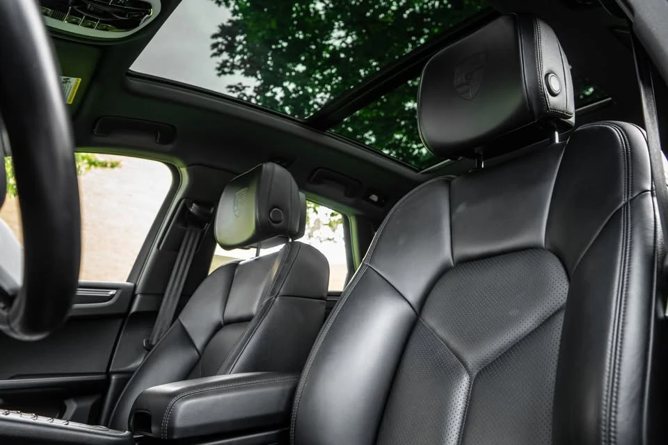 2021 Porsche Macan Turbo - Image 8 of 16