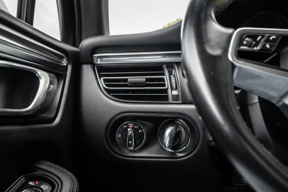 2021 Porsche Macan - Image 10 of 16