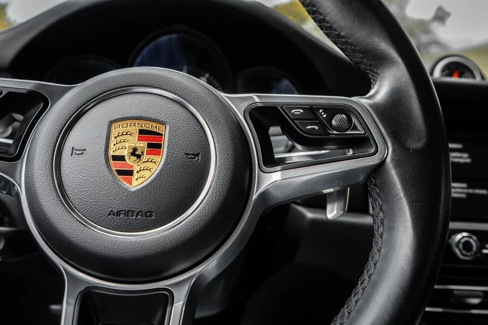 2021 Porsche Macan - Image 9 of 16