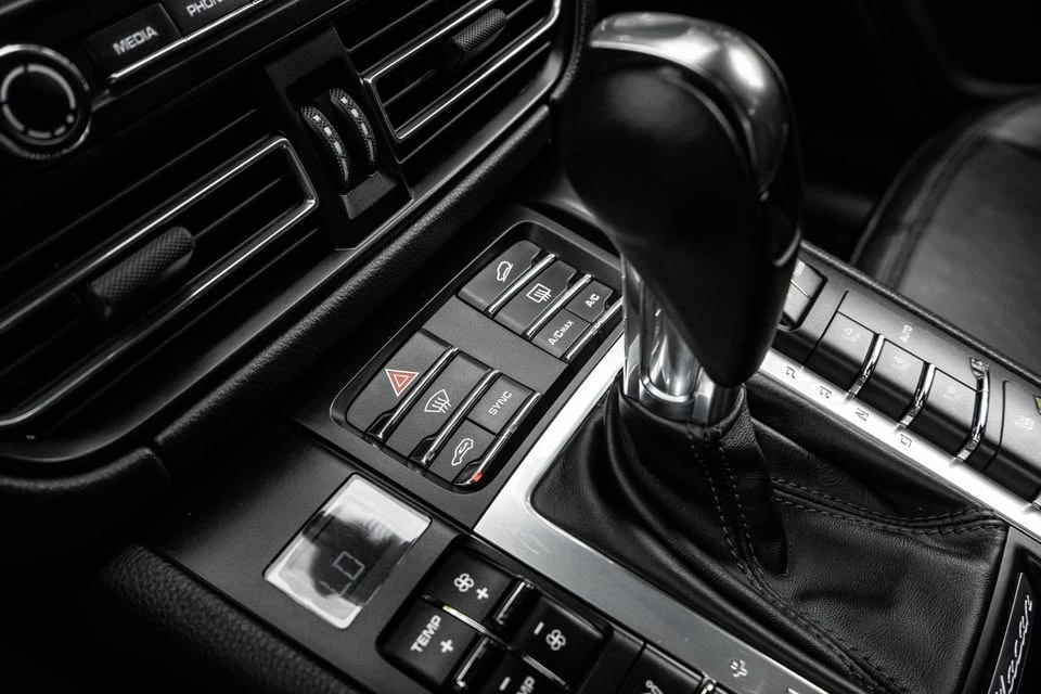 2021 Porsche Macan - Image 12 of 16