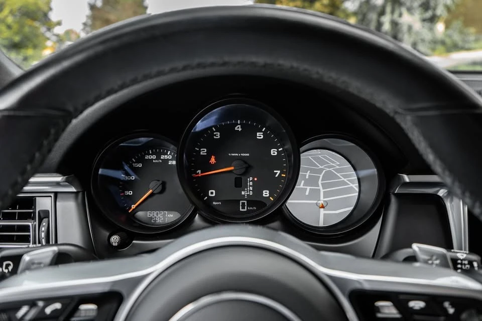 2021 Porsche Macan - Image 7 of 16