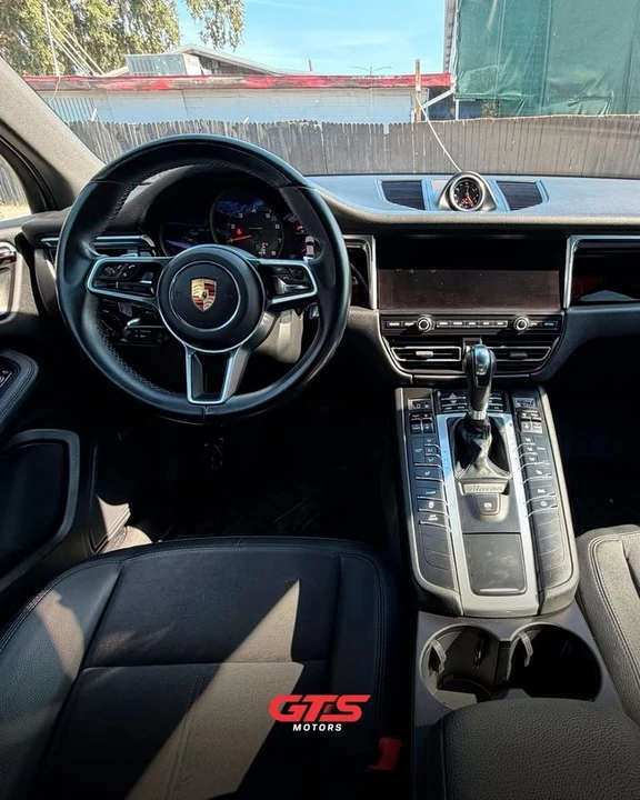 2021 Porsche Macan - Image 8 of 12