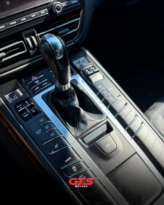 2021 Porsche Macan - Image 9 of 12
