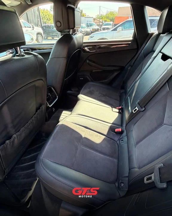 2021 Porsche Macan - Image 11 of 12
