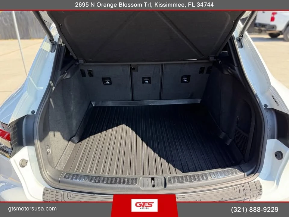 2021 Porsche Macan - Image 8 of 10
