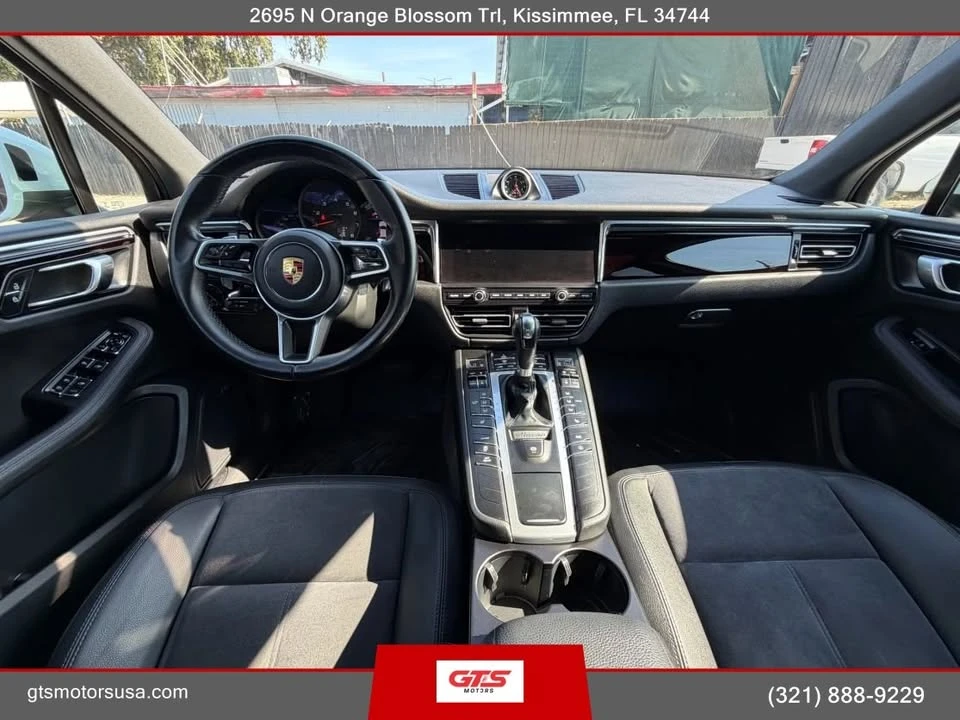 2021 Porsche Macan - Image 9 of 10